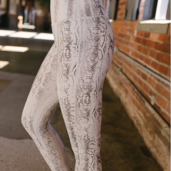 LAST 1❤️Snakeskin Workout Leggings white/gray - Picture 3 of 5